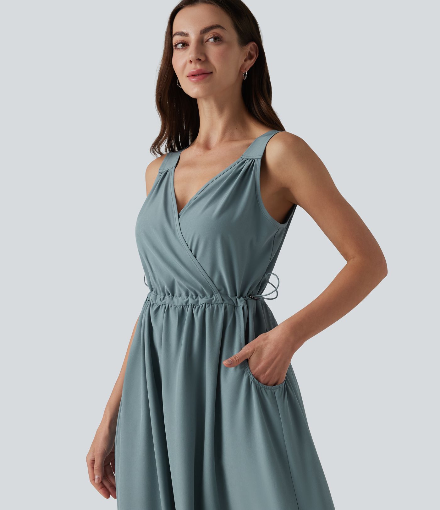 Robe casual midi sans manches à col en V avec poches Robe casual midi sans manches à col en V avec poches
