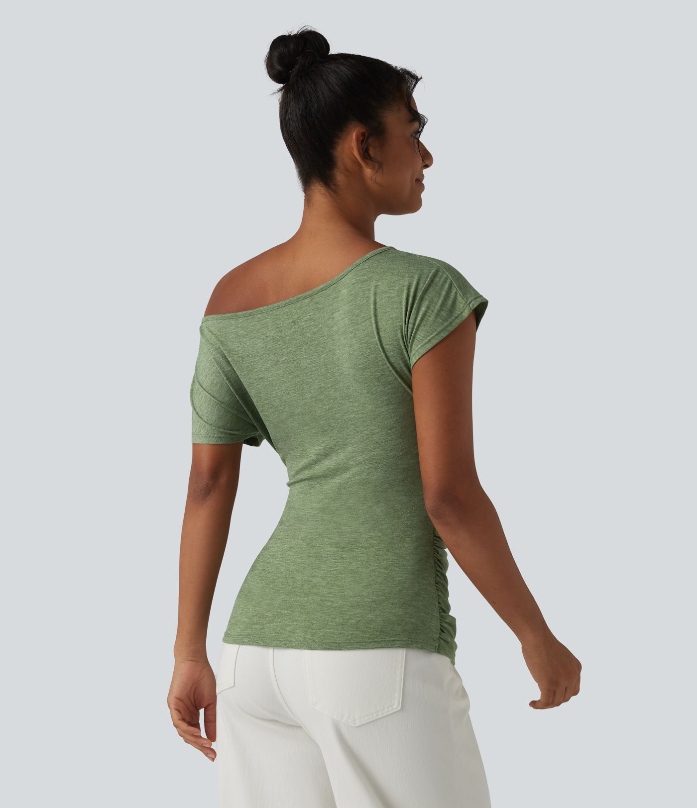 Haut décontracté à une épaule et manches courtes froncées