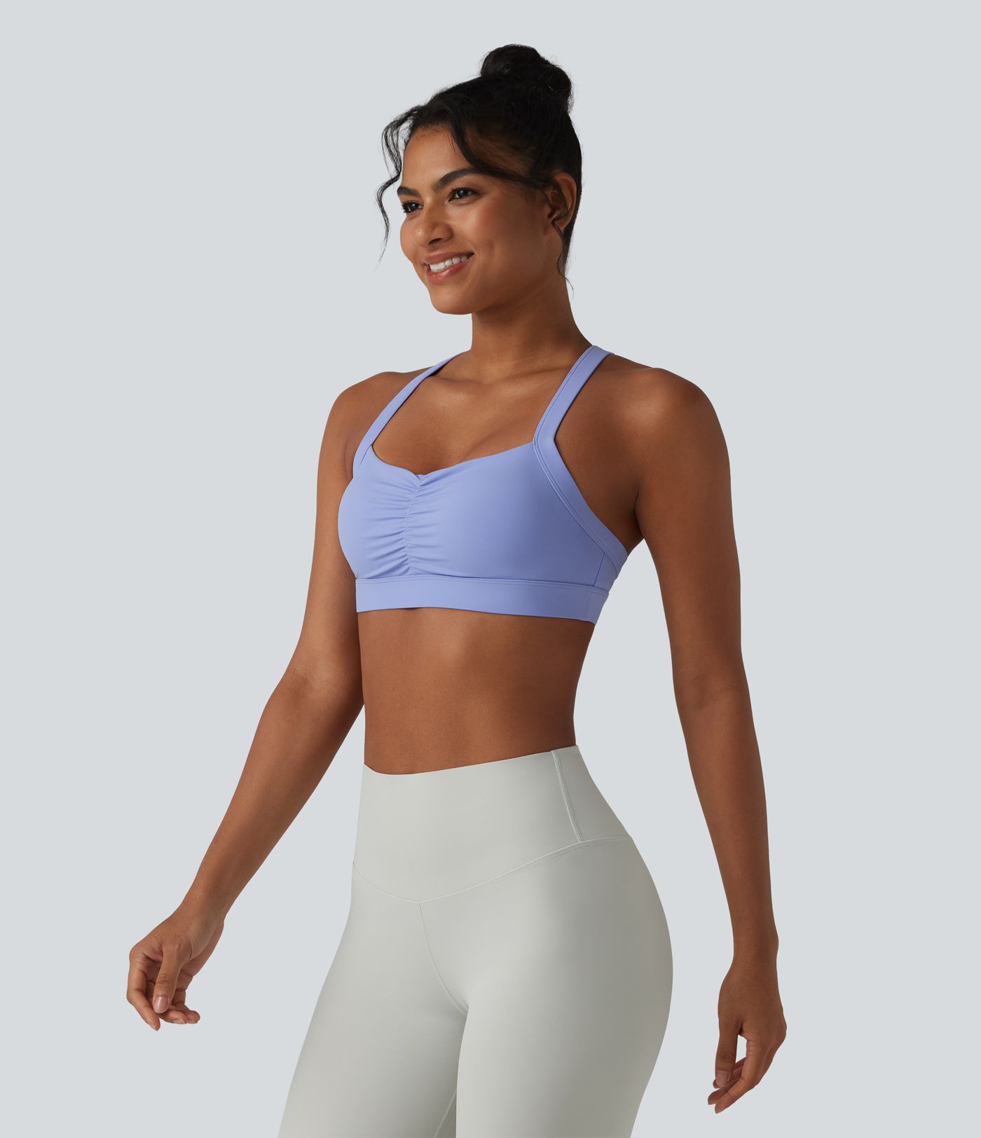 Geraffter Yoga-Sport-BH mit geringem Support