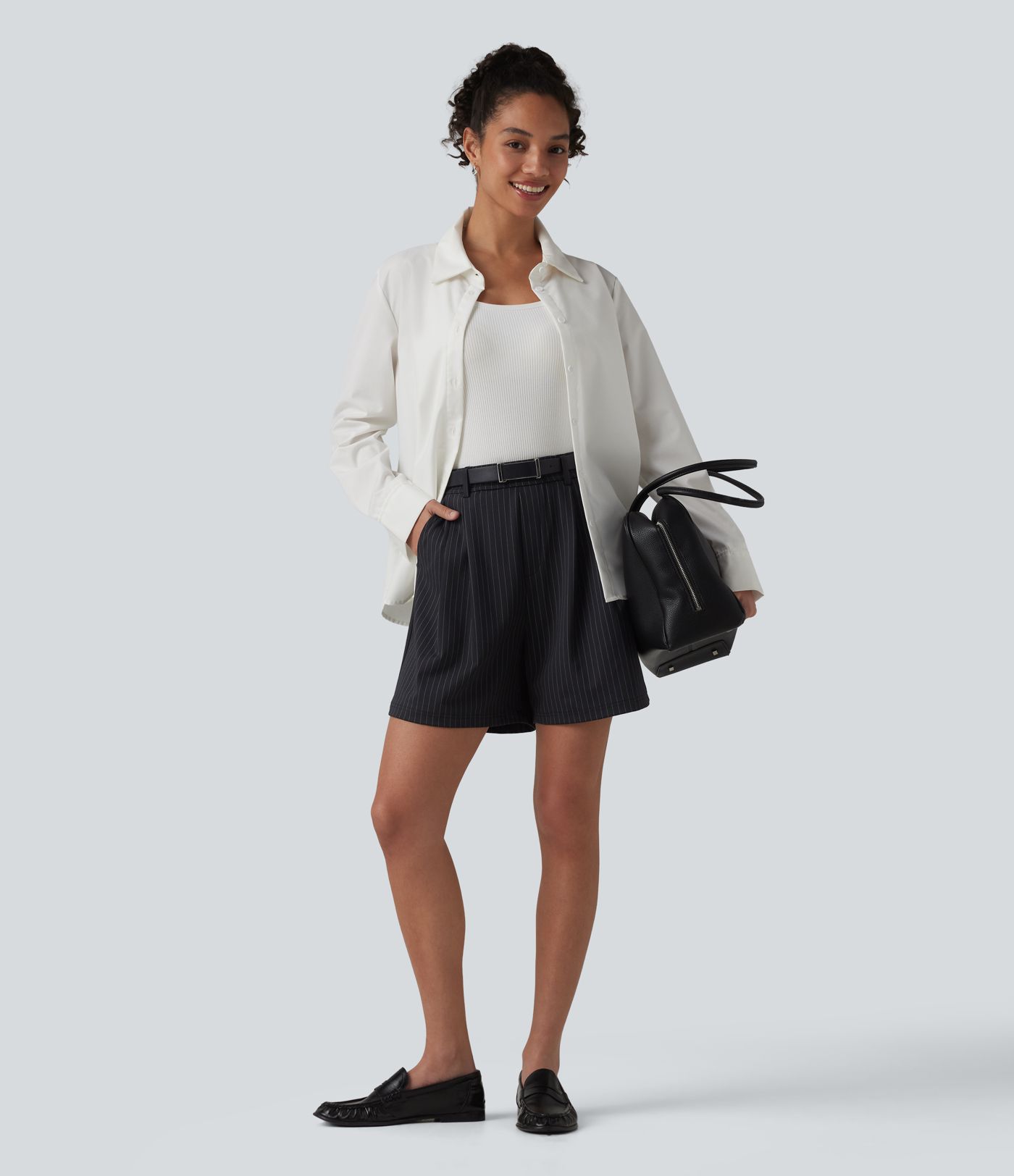 Plissierte Büro-Shorts mit hohem Bund, Seitentaschen und Streifen