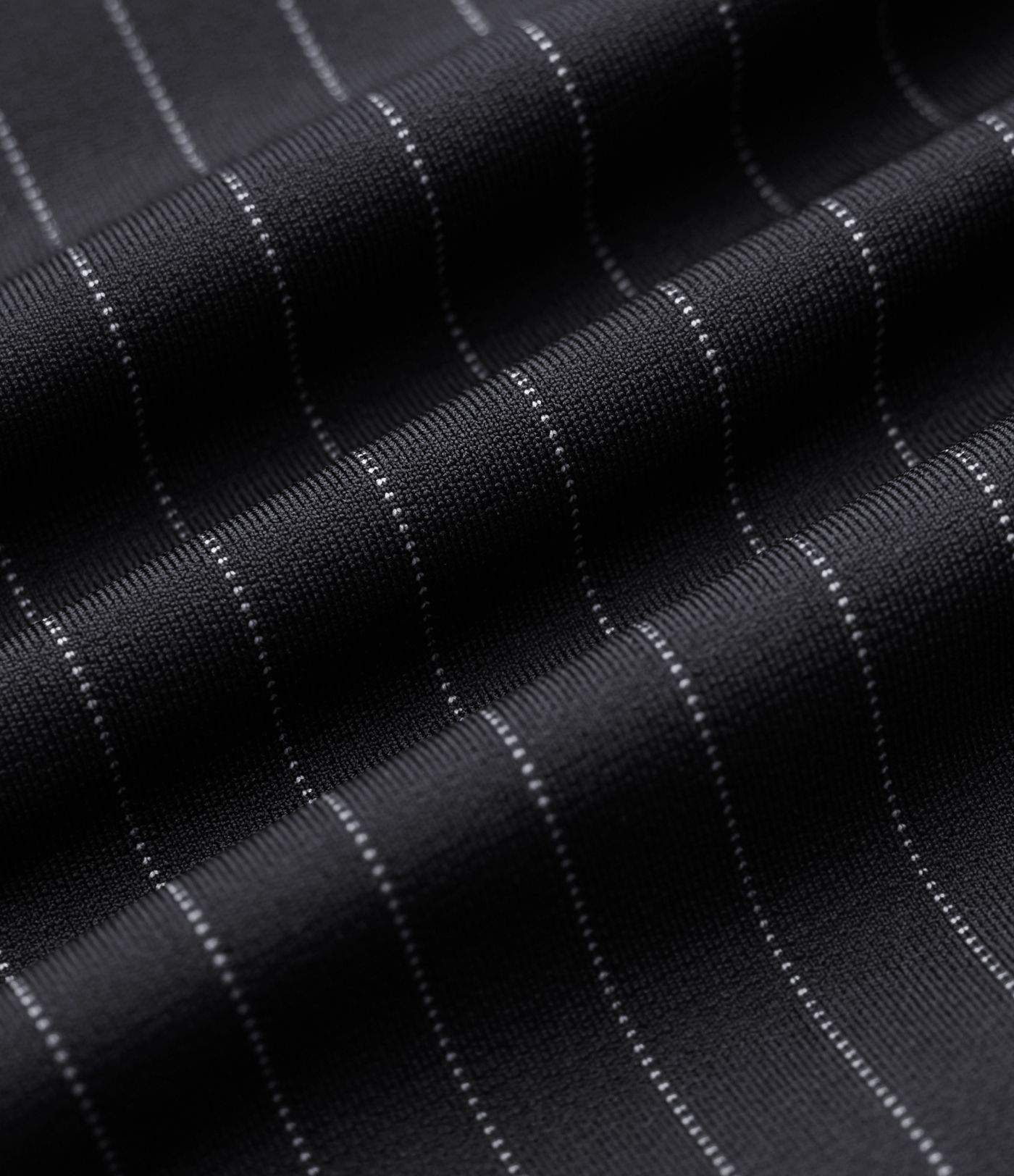 Plissierte Büro-Shorts mit hohem Bund, Seitentaschen und Streifen