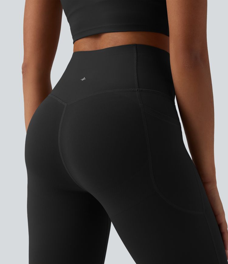 Leggings de yoga de cintura alta Halara UltraSculpt™ con control efectivo de glúteos y abdominales, corte de bota corto y bolsillos.