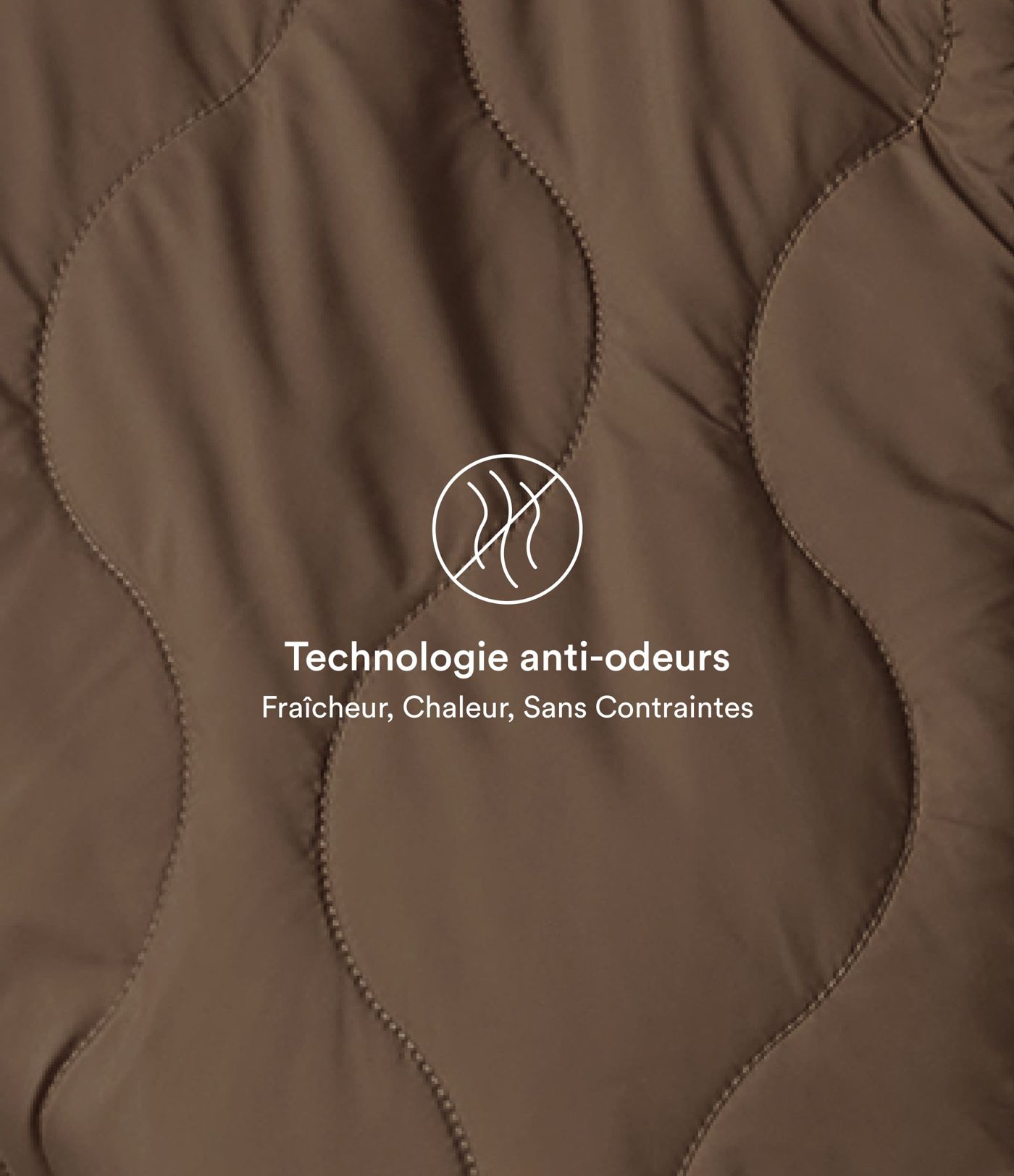 Durable, water-repellent, casual quilted vest made of synthetic down with a stand-up collar, drawstring hem, and pockets