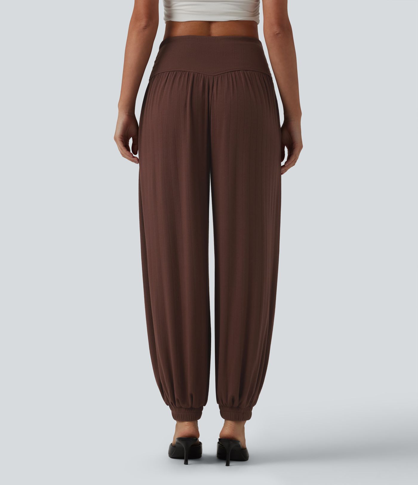 Gerippter Strick-Ballon-Jogger mit hohem Bund, drapiertem, lässigem Schnitt und Taschen