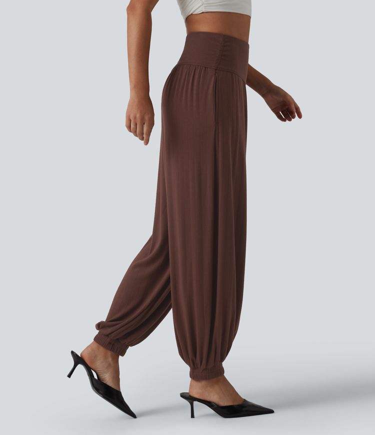 Gerippter Strick-Ballon-Jogger mit hohem Bund, drapiertem, lässigem Schnitt und Taschen