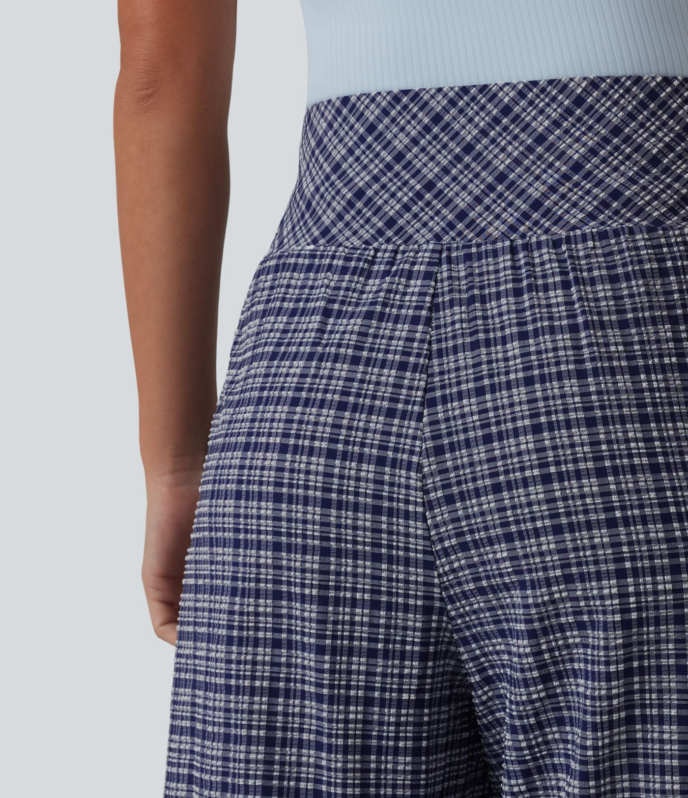 Hoch geschnittene, karierte Crinkle-Hose, schnell trocknend, lässig, mit geradem Bein und Taschen