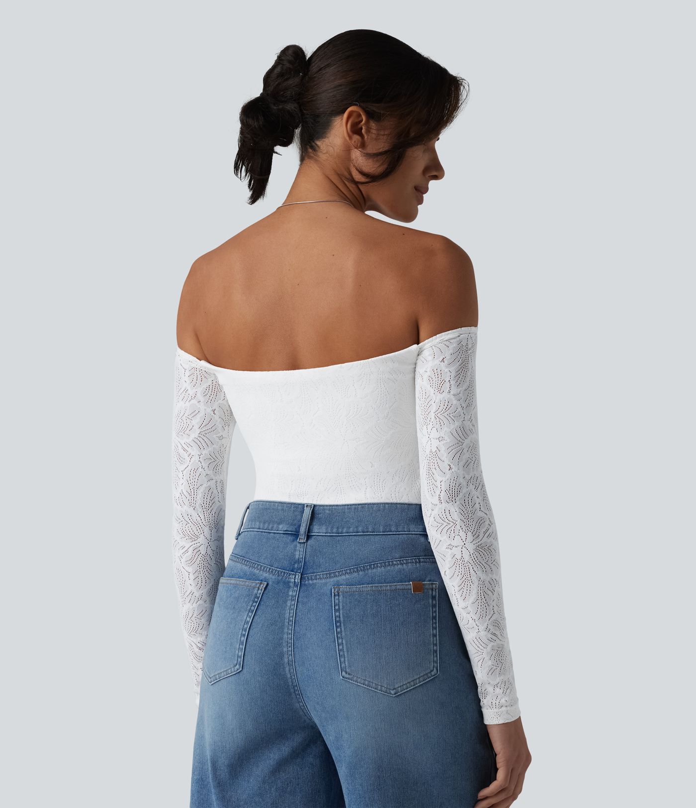 Lässiges, schulterfreies Top mit langen Ärmeln, integriertem BH und Spitze