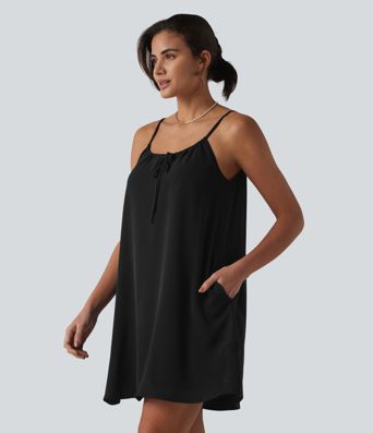 Robe courte à bretelles aspect lin avec laçage décoratif et poches