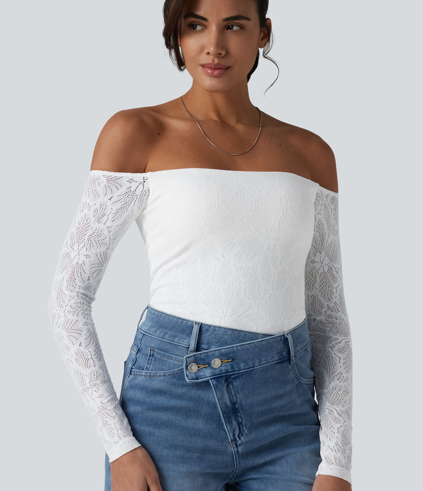 Lässiges, schulterfreies Top mit langen Ärmeln, integriertem BH und Spitze