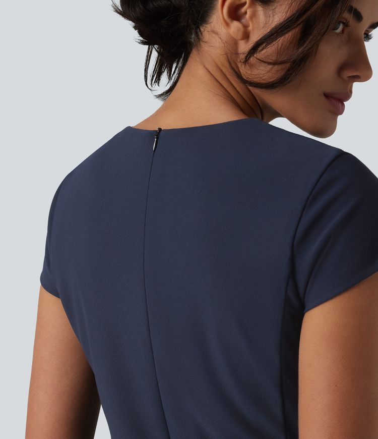 Minivestido ajustado de trabajo con cuello redondo, mangas cortas, cremallera invisible y bolsillos.