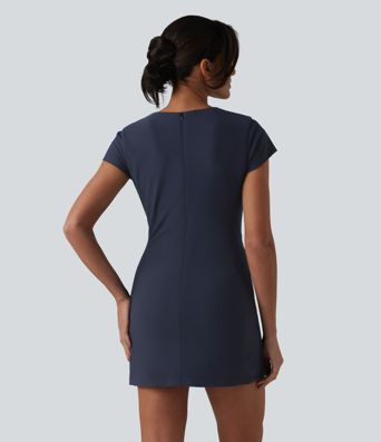 Minivestido ajustado de trabajo con cuello redondo, mangas cortas, cremallera invisible y bolsillos.