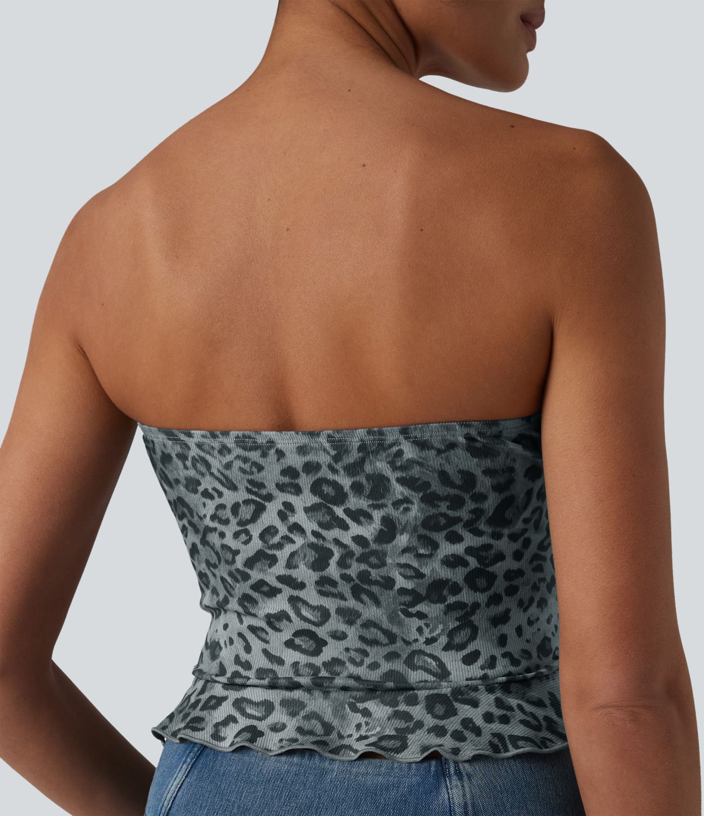 Lässiges Tube-Top aus geripptem Strick mit Leopardenmuster und Rüschensaum