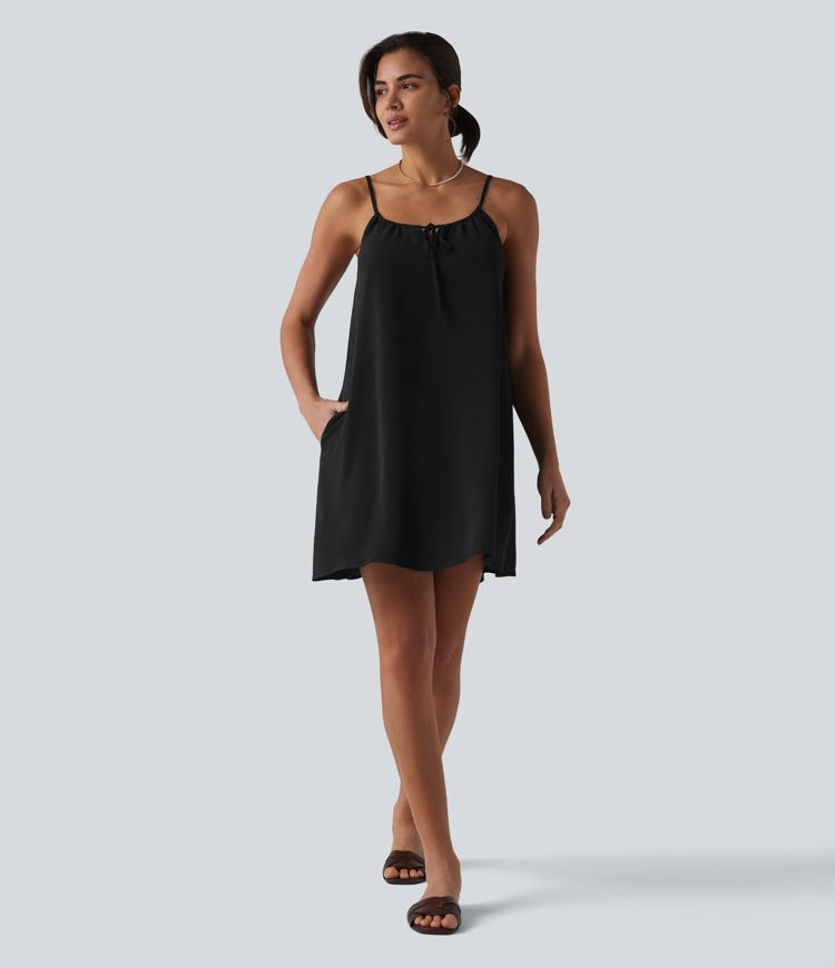 Robe courte à bretelles aspect lin avec laçage décoratif et poches