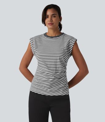 Lässiges T-Shirt aus geripptem Strick mit Rundhalsausschnitt, kurzen Ärmeln und Streifen