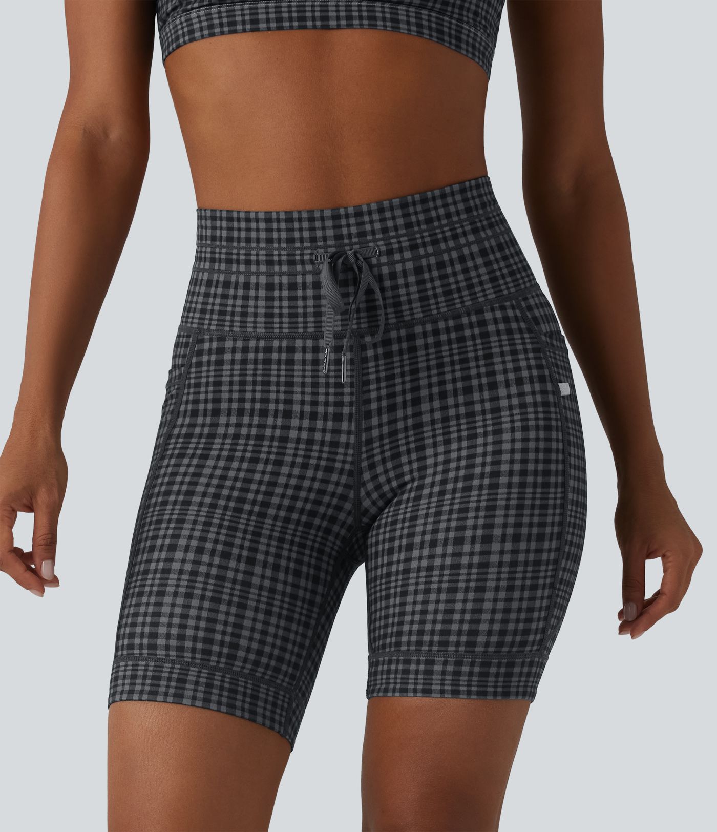 Halara UltraSculpt™ joga kolesarske kratke hlače z visokim pasom, karo potiskom, z zategovalno vrvico, 7'' z žepom