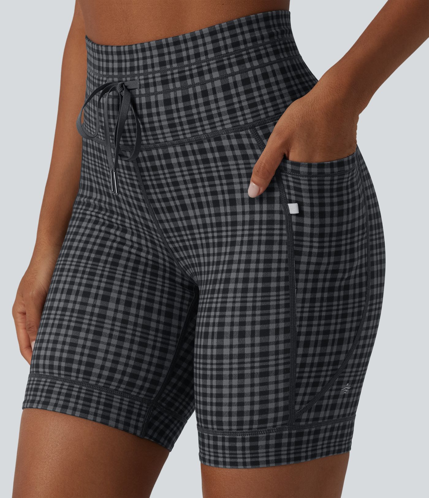 Halara UltraSculpt™ joga kolesarske kratke hlače z visokim pasom, karo potiskom, z zategovalno vrvico, 7'' z žepom