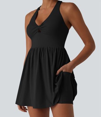 Breezeful™ - 2-in-1 Tennis-Minikleid mit V-Ausschnitt, Seitentaschen, integriertem BH und Racerback - schnelltrocknend, Easy Peezy Edition