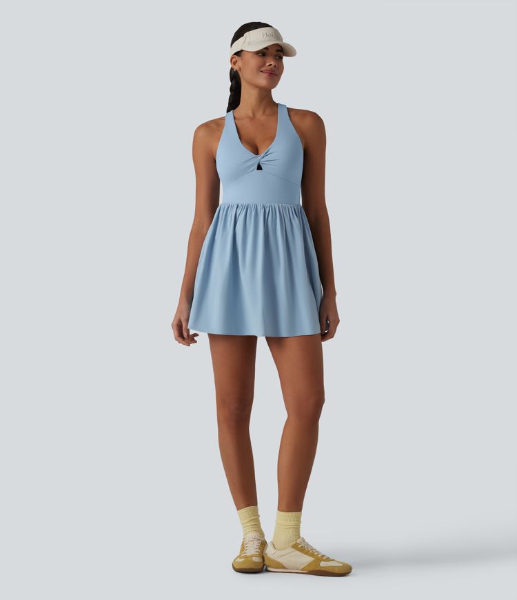 Breezeful™ - 2-in-1 Tennis-Minikleid mit V-Ausschnitt, Seitentaschen, integriertem BH und Racerback - schnelltrocknend, Easy Peezy Edition
