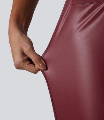 Casual shorts made of elastic faux leather with a high waist and side pockets