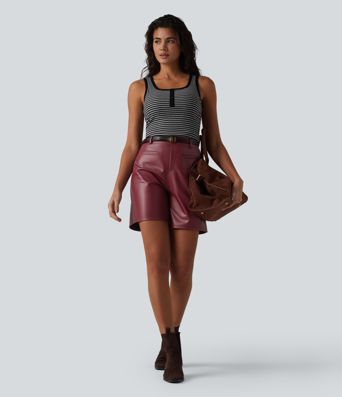 Casual shorts made of elastic faux leather with a high waist and side pockets
