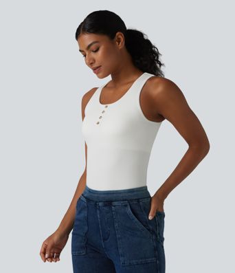 Tanktop aus geripptem Strick mit Rundhalsausschnitt und integriertem BH