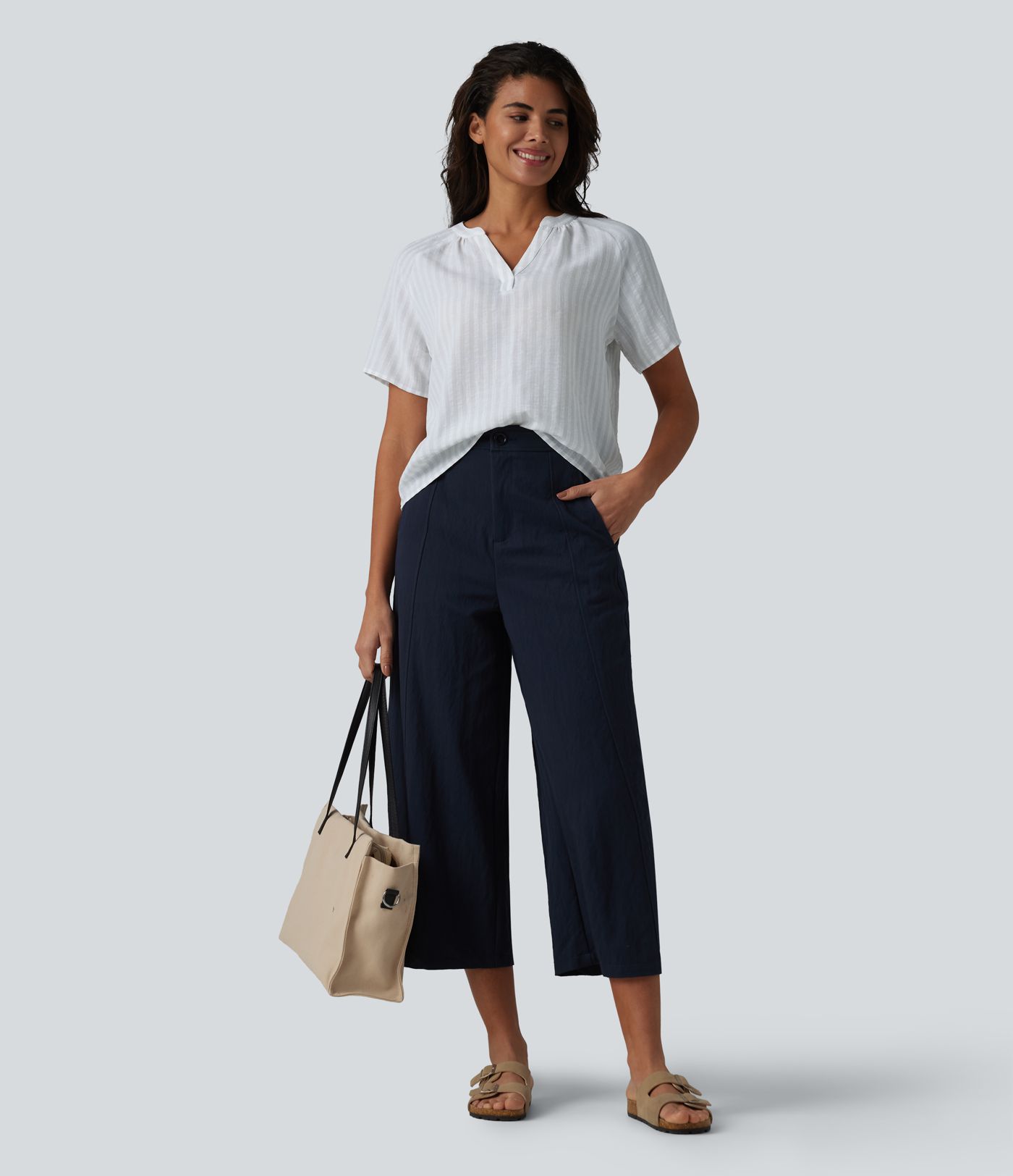 Lässige Bluse in Leinenoptik mit V-Ausschnitt, kurzen Ärmeln und Streifenmuster