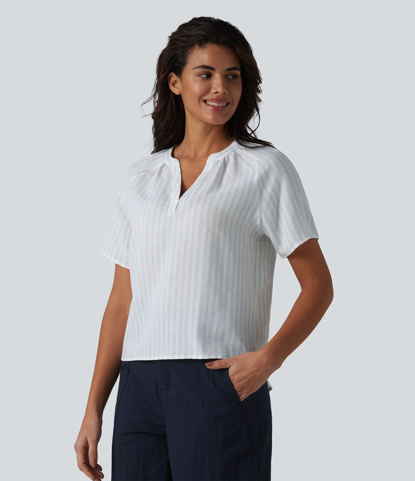 Lässige Bluse in Leinenoptik mit V-Ausschnitt, kurzen Ärmeln und Streifenmuster