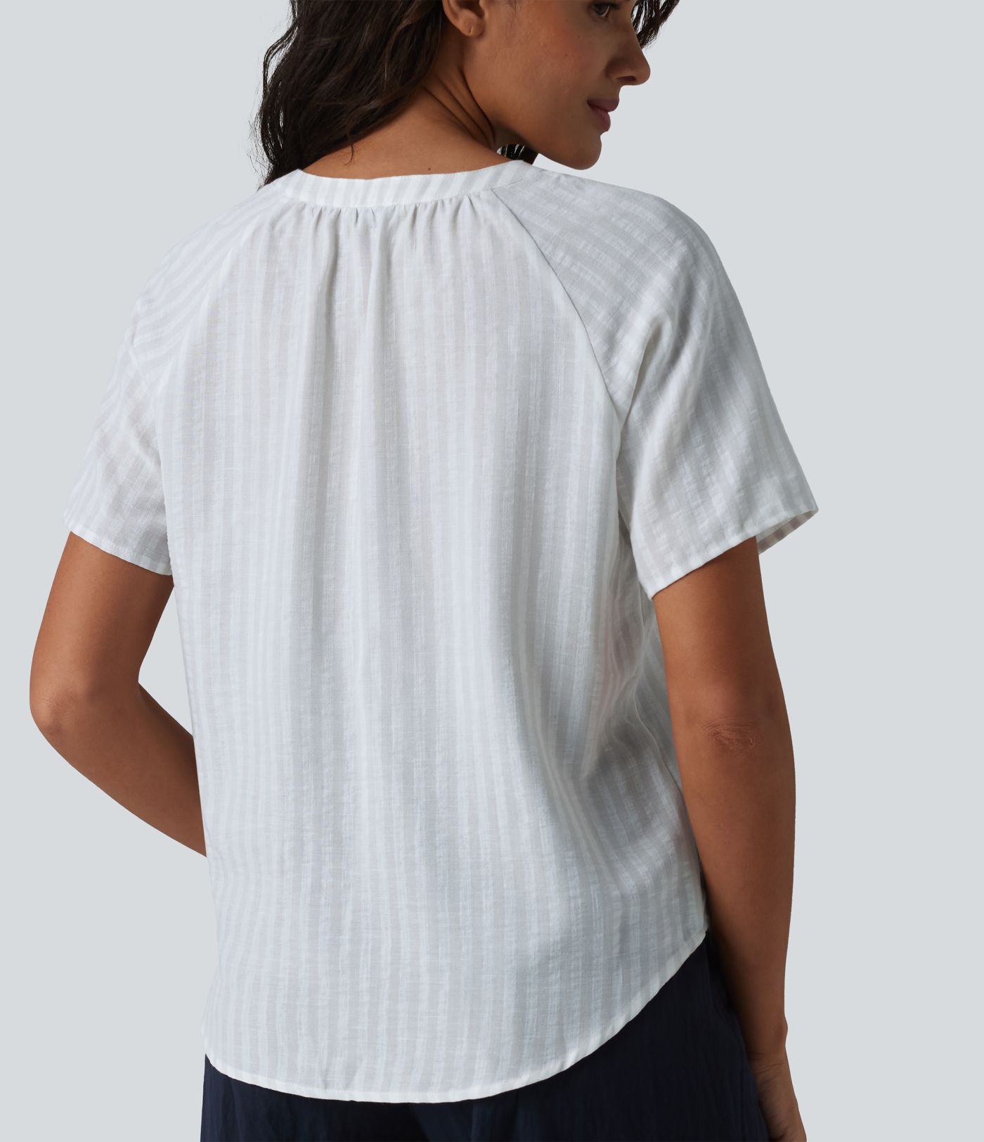 Lässige Bluse in Leinenoptik mit V-Ausschnitt, kurzen Ärmeln und Streifenmuster