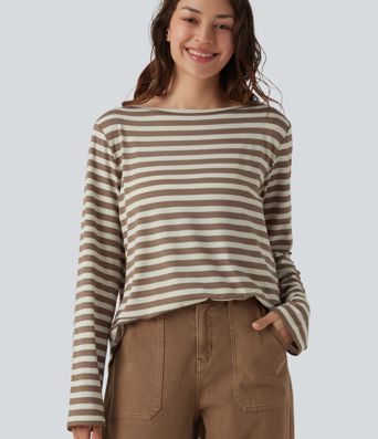 Lässiges T-Shirt mit U-Boot-Ausschnitt, langen Ärmeln, Streifen und abgerundetem Saum