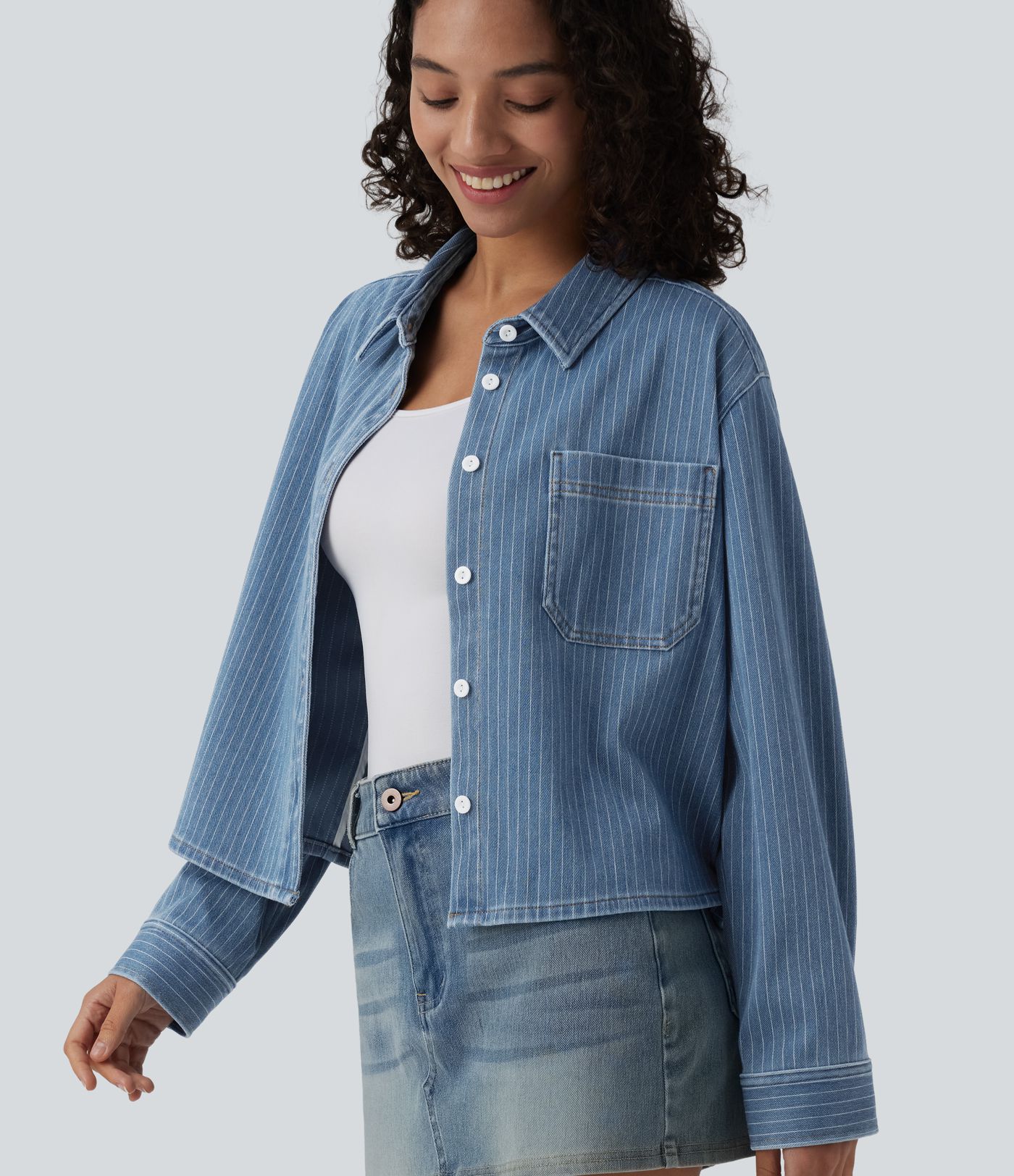Halara Flex™ Langermet, stripete denim-fritidsskjorte med lomme Halara Flex™ Langermet, stripete denim-fritidsskjorte med lomme