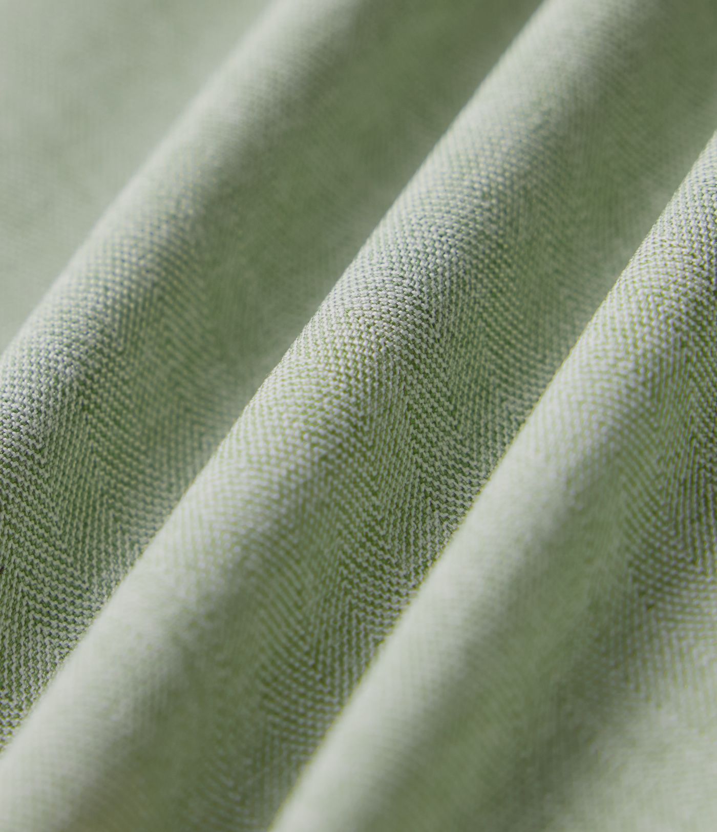 Plissierte Bermuda-Shorts in Leinenoptik mit hohem Bund, Seitentaschen und verstecktem Reißverschluss - knitterfrei