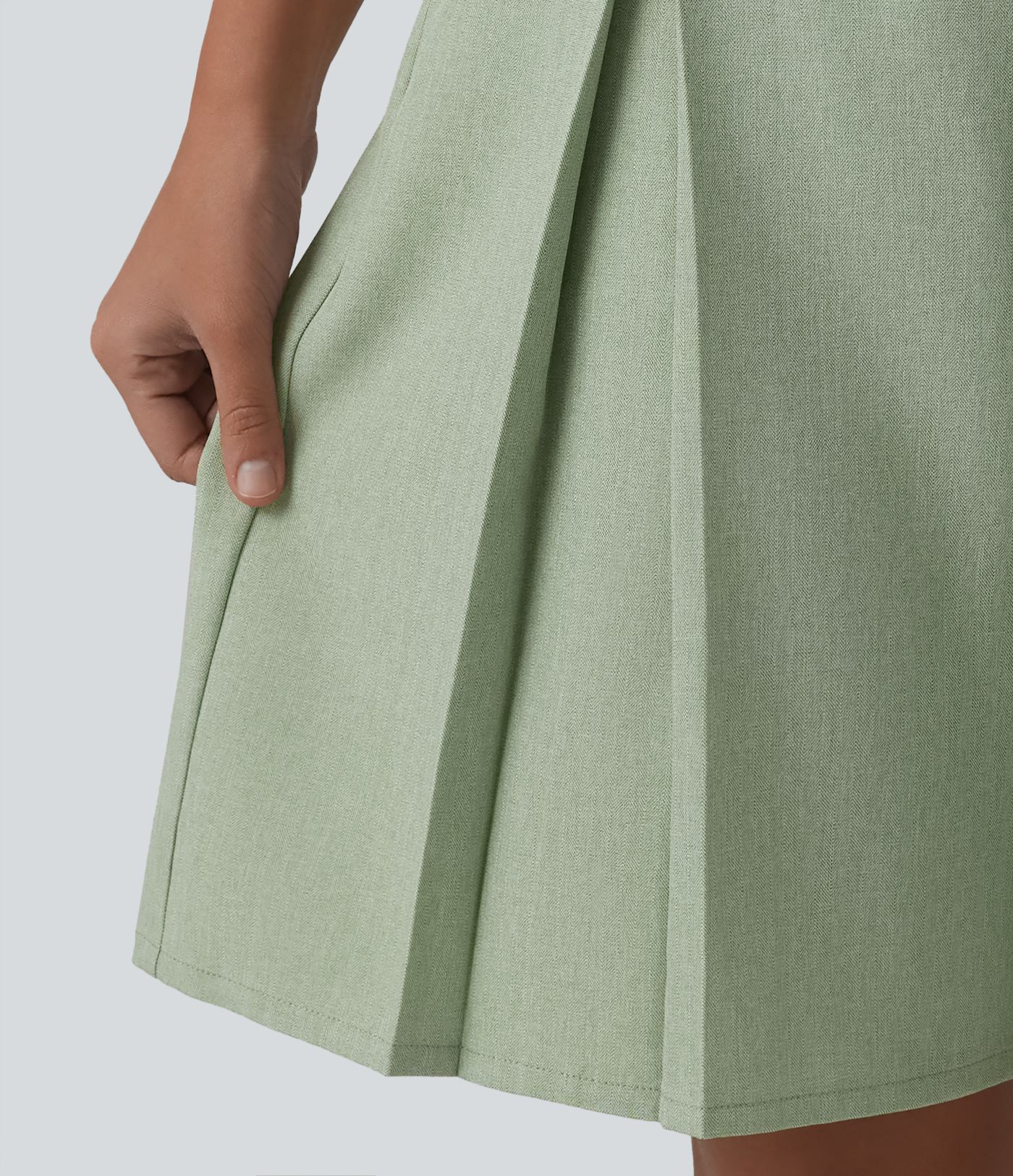 Plissierte Bermuda-Shorts in Leinenoptik mit hohem Bund, Seitentaschen und verstecktem Reißverschluss - knitterfrei