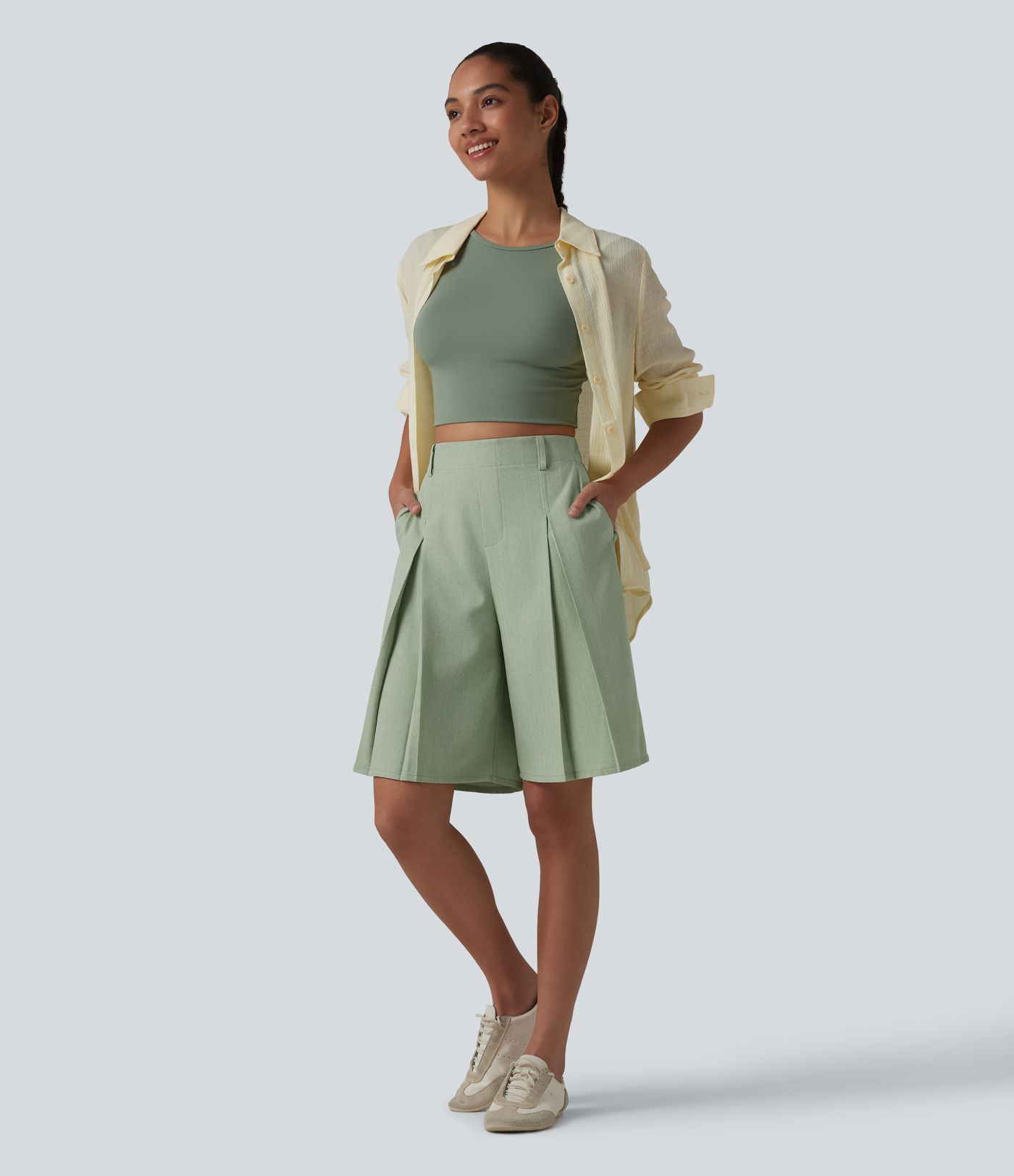 Plissierte Bermuda-Shorts in Leinenoptik mit hohem Bund, Seitentaschen und verstecktem Reißverschluss - knitterfrei