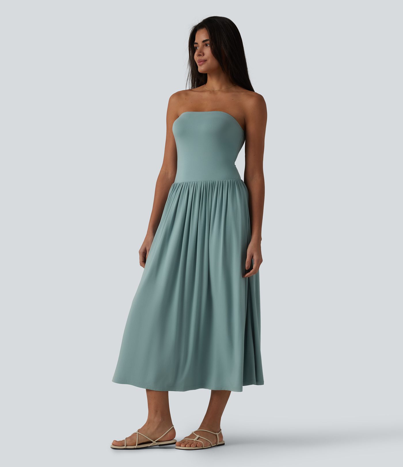 Fließendes, gerafftes Midikleid mit Tube-Top