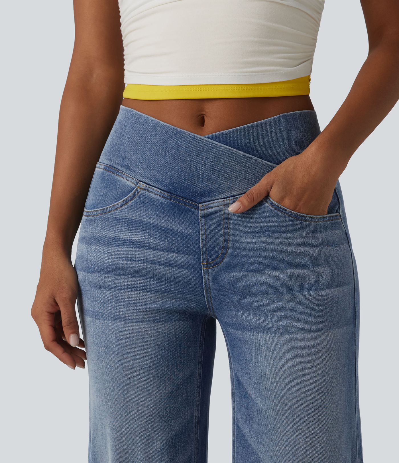 Halara Flex™ - Lässige, drapierte Baggy-Jeans aus verwaschenem Lyocell mit hohem Crossover-Bund und mehreren Taschen