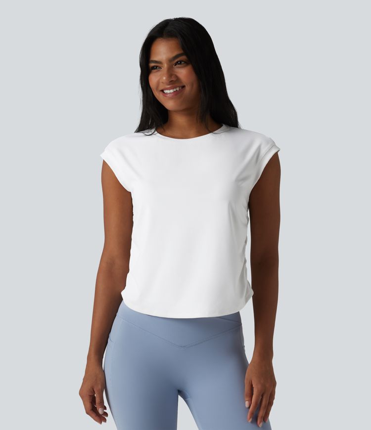 SoftlyZero™ - Gerafftes Yoga-Sport-Top mit Rundhalsausschnitt, kurzen Flügelärmeln und abgerundetem Saum