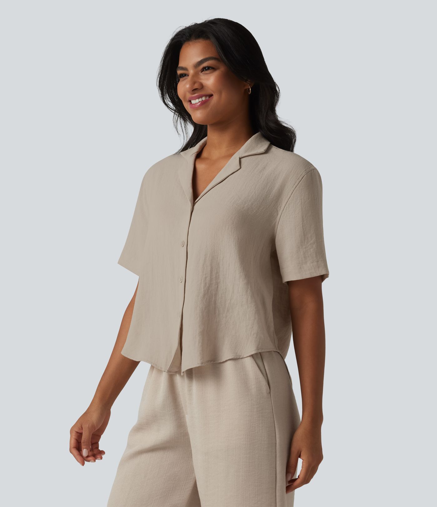 Lässiges Hemd aus Lyocell-Leinen-Mischgewebe mit Kragen und kurzen Ärmeln