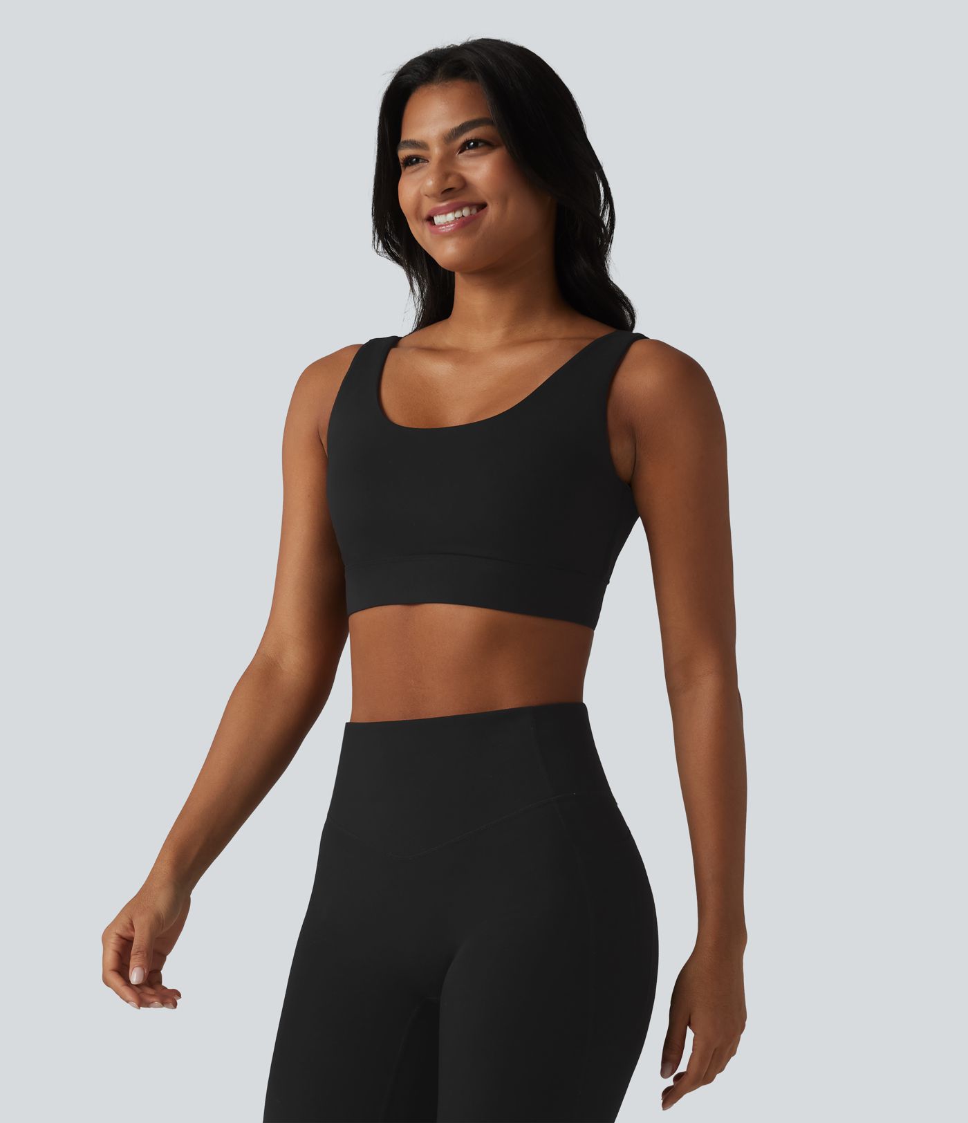 Halara Ultrasculpt™ treniņu sporta krūšturis ar piemērotu krūšturi, vidējs atbalsts, bez muguras, ar regulējamu sprādzi