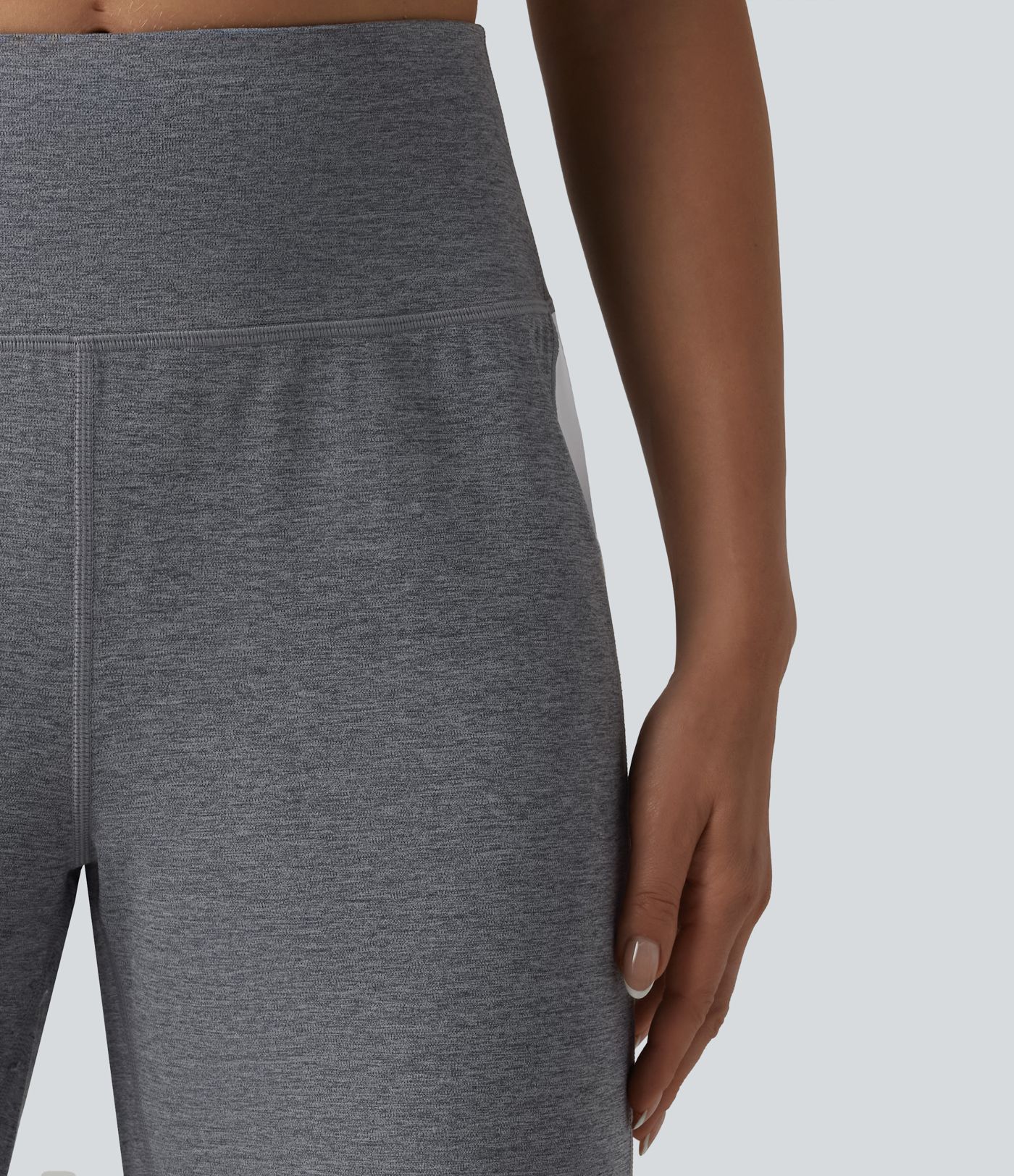 Lässige Hose mit hohem Bund, Gesäßtaschen, Streifen und geradem Bein - schnelltrocknend