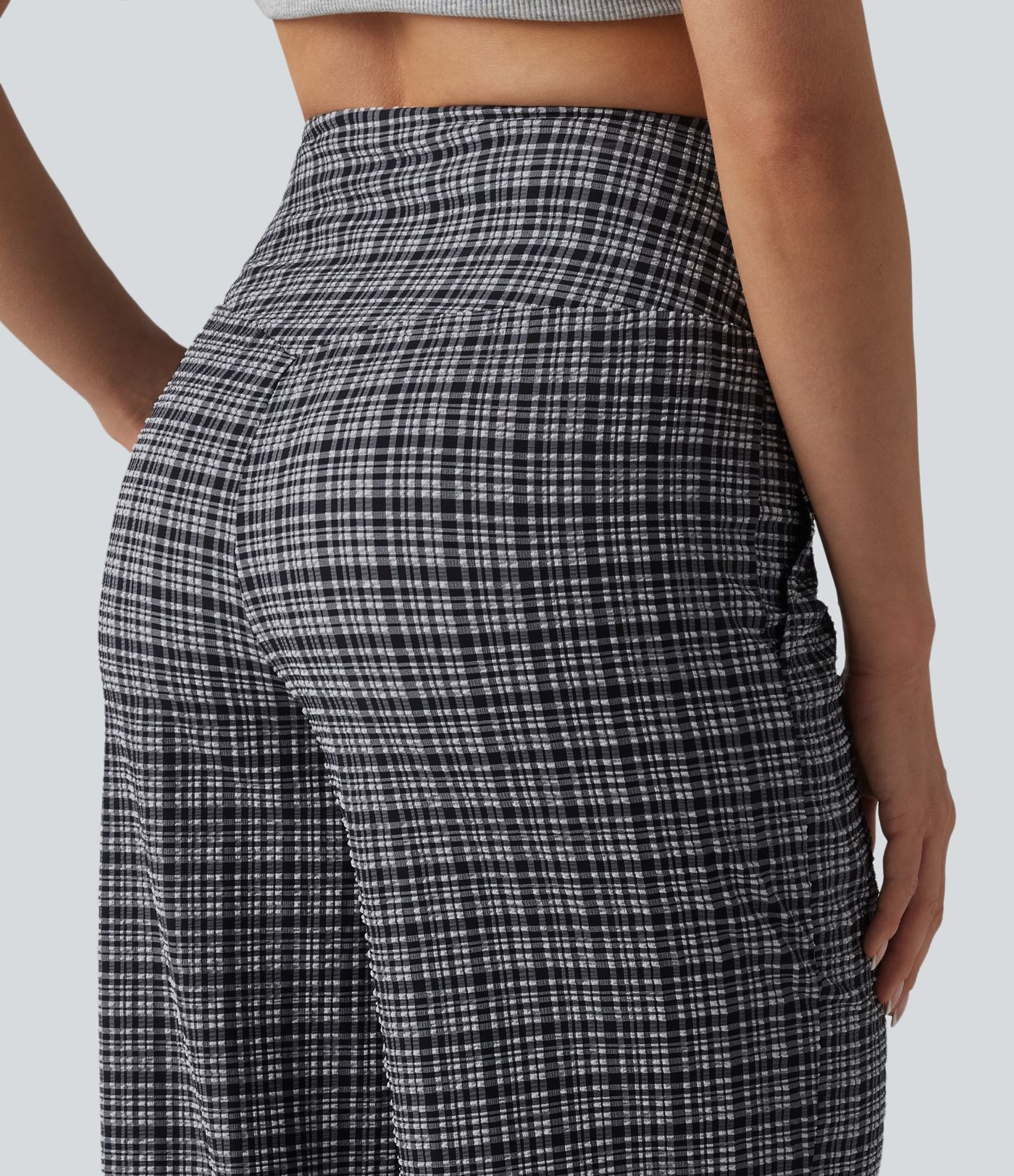 Figurbetonte Hose mit hohem Bund, Seitentaschen, Karomuster und weitem Bein - schnelltrocknend, knitterfrei