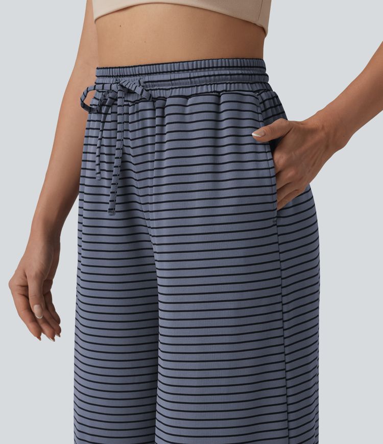 Lässige Baggy-Hose aus geripptem Strick mit hohem Bund, mehreren Taschen, Kordelzug und Streifen