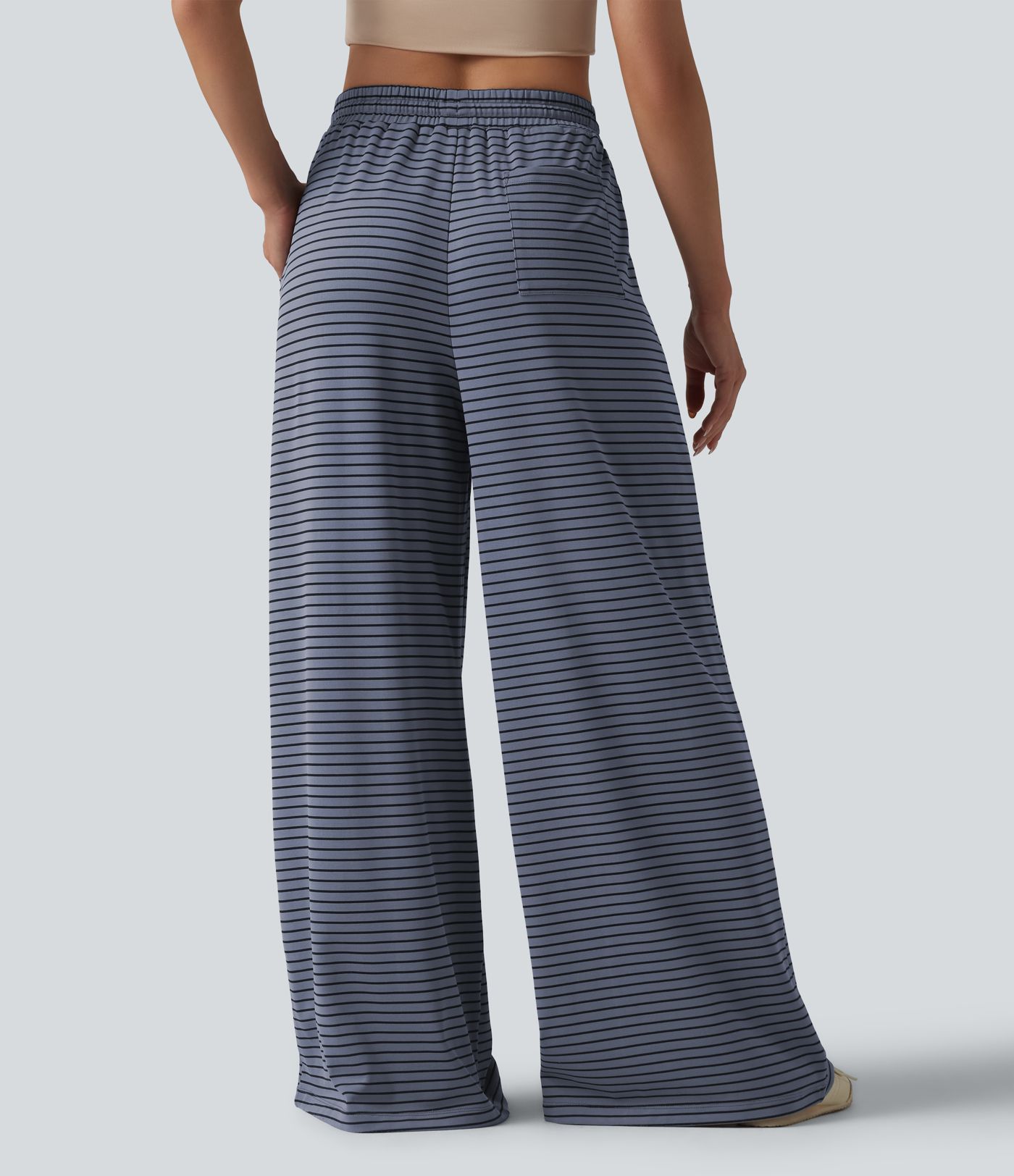 Lässige Baggy-Hose aus geripptem Strick mit hohem Bund, mehreren Taschen, Kordelzug und Streifen