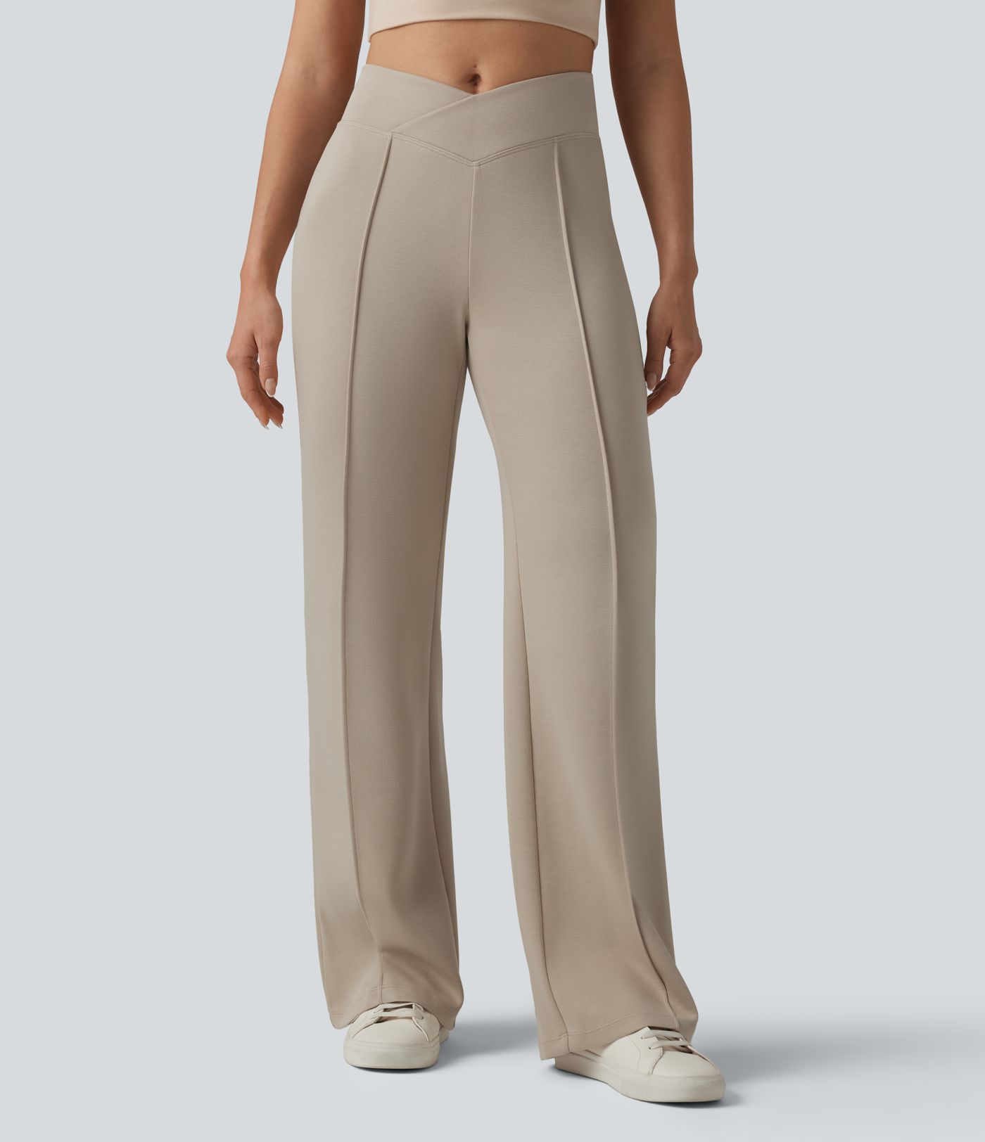 SpacerTek™ - Lässige Flare-Hose mit hohem Crossover-Bund und Gesäßtaschen