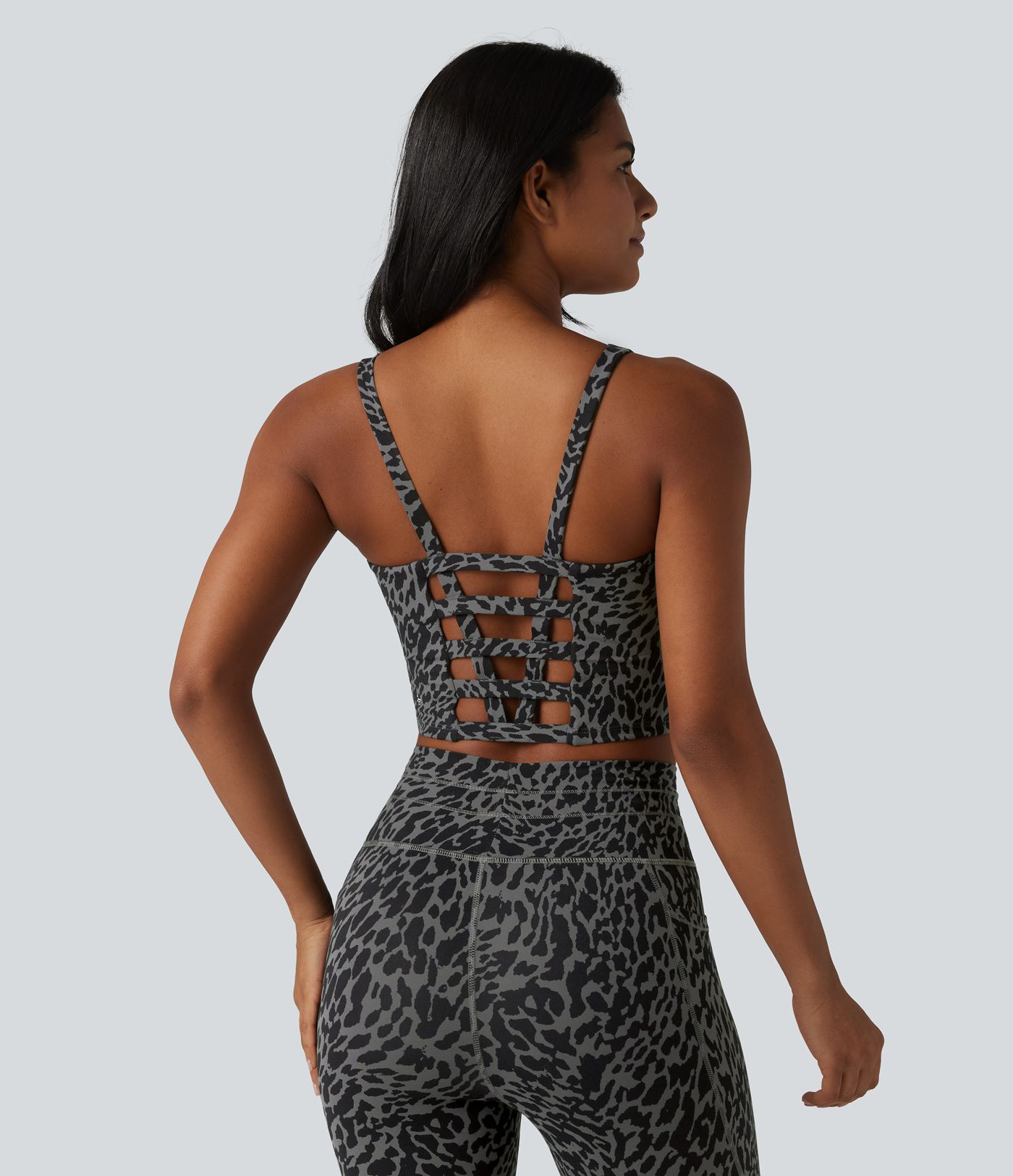 Halara UltraSculpt™ - Verkürztes Yoga-Tanktop mit U-Ausschnitt, integriertem BH, Leopardenmuster und Cut-Out-Design