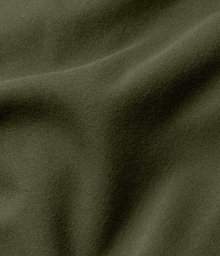 Pantalón cargo acampanado de tiro alto con bolsillos y botones