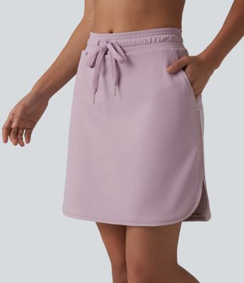 Jupe mini sport 2 en 1 Softlyzero™ Airy : taille mi-haute, poches latérales, cordon de serrage, tissu frais au toucher et ourlet arrondi.