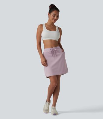 Jupe mini sport 2 en 1 Softlyzero™ Airy : taille mi-haute, poches latérales, cordon de serrage, tissu frais au toucher et ourlet arrondi.