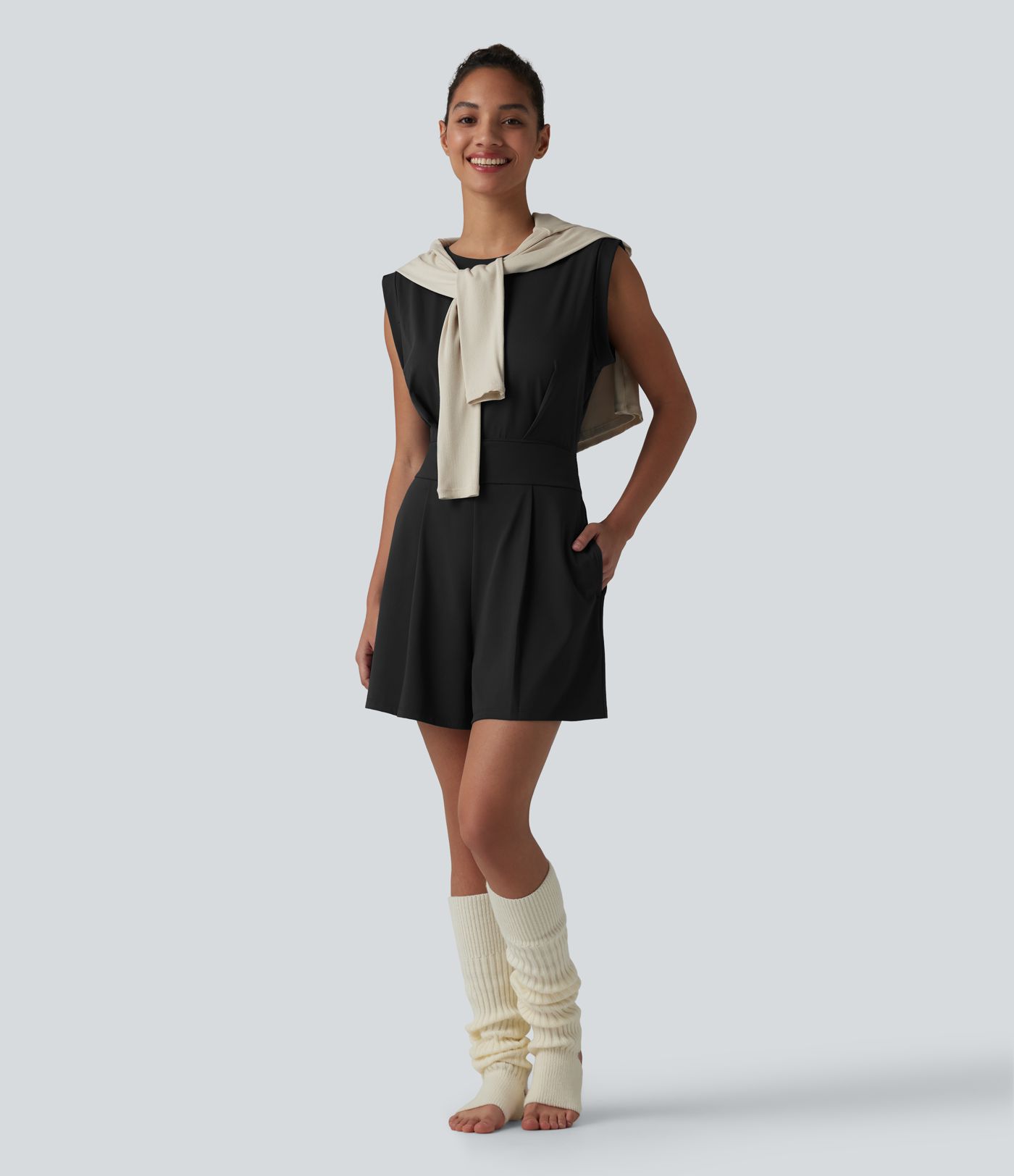 SoftlyZero™ QuickDry mono corto de yoga con escote redondo, sin mangas, apertura en forma de ojo de cerradura y bolsillos — Edición Easy Peezy