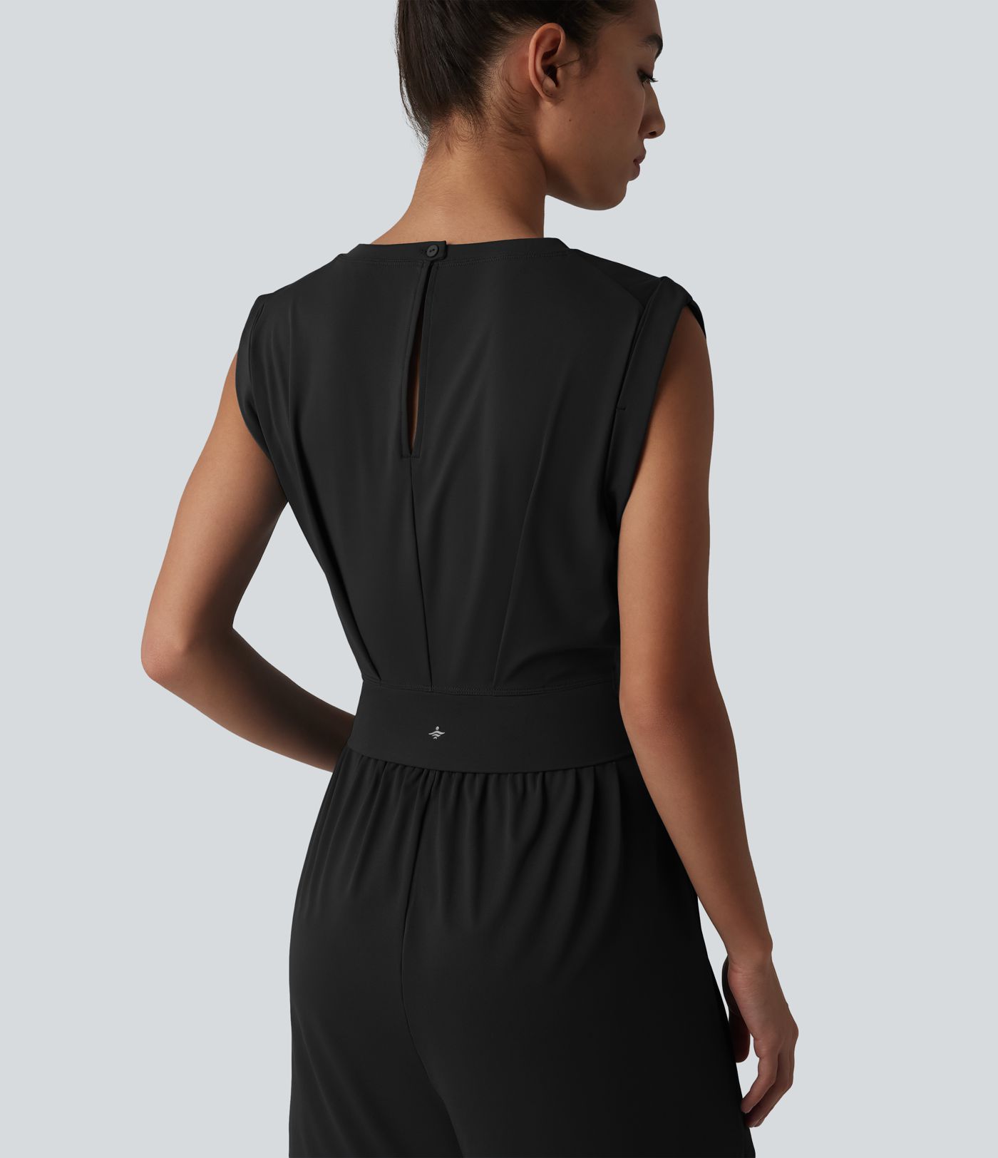 SoftlyZero™ QuickDry mono corto de yoga con escote redondo, sin mangas, apertura en forma de ojo de cerradura y bolsillos — Edición Easy Peezy