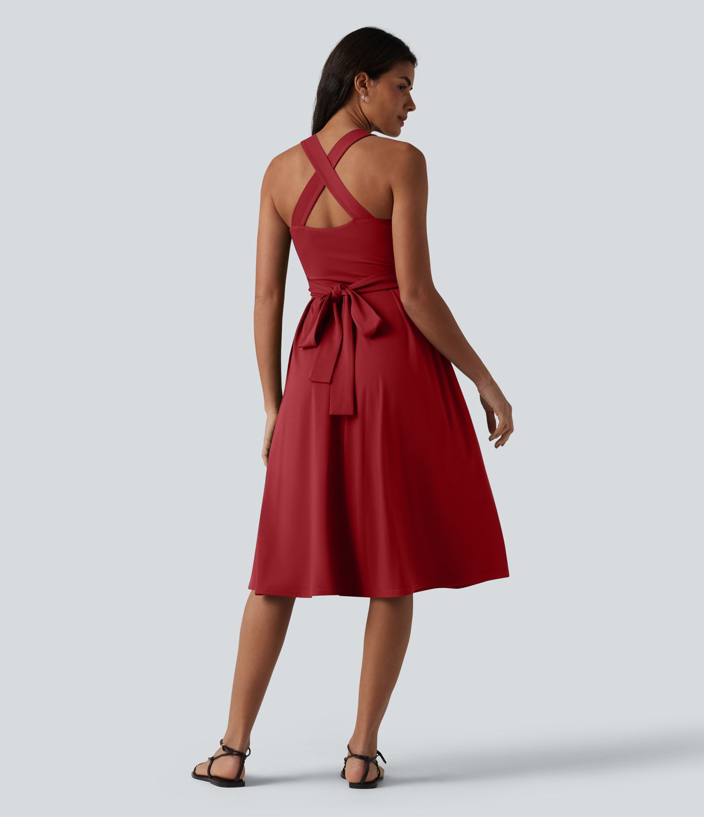 Robe midi fluide sans manches décolleté cœur avec bretelles croisées, nœud dans le dos et poches